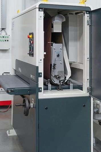 NS DM1100 Z - Odjehlovací stroj - širokopásová bruska - jednotka s brusným pásem