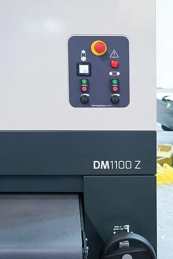 NS DM1100 Z - Odjehlovací stroj - širokopásová bruska - ovládací panel