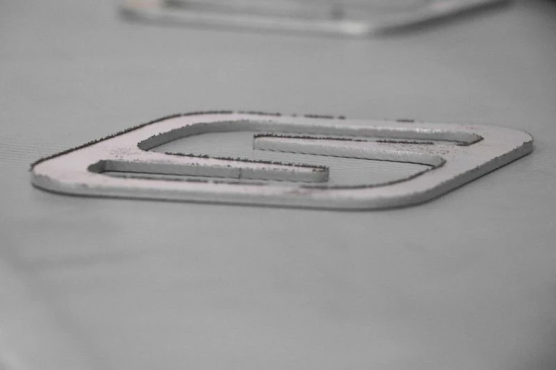 NS DM1100 Z - Odjehlovací stroj - širokopásová bruska - obrobek před broušením