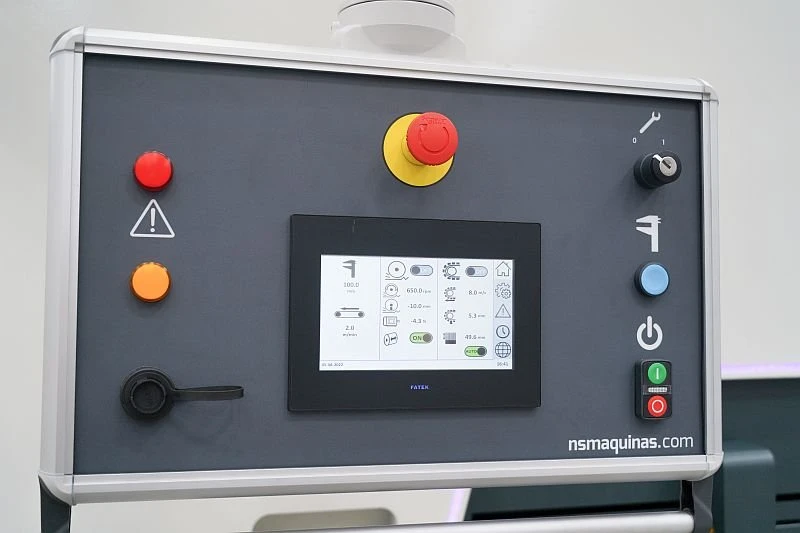 NS DM1100 DC EVO - Odjehlovací stroj - ovládací panel