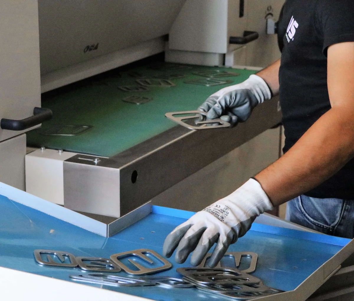 Širokopásová bruska NS DM se systémem vracení dílů