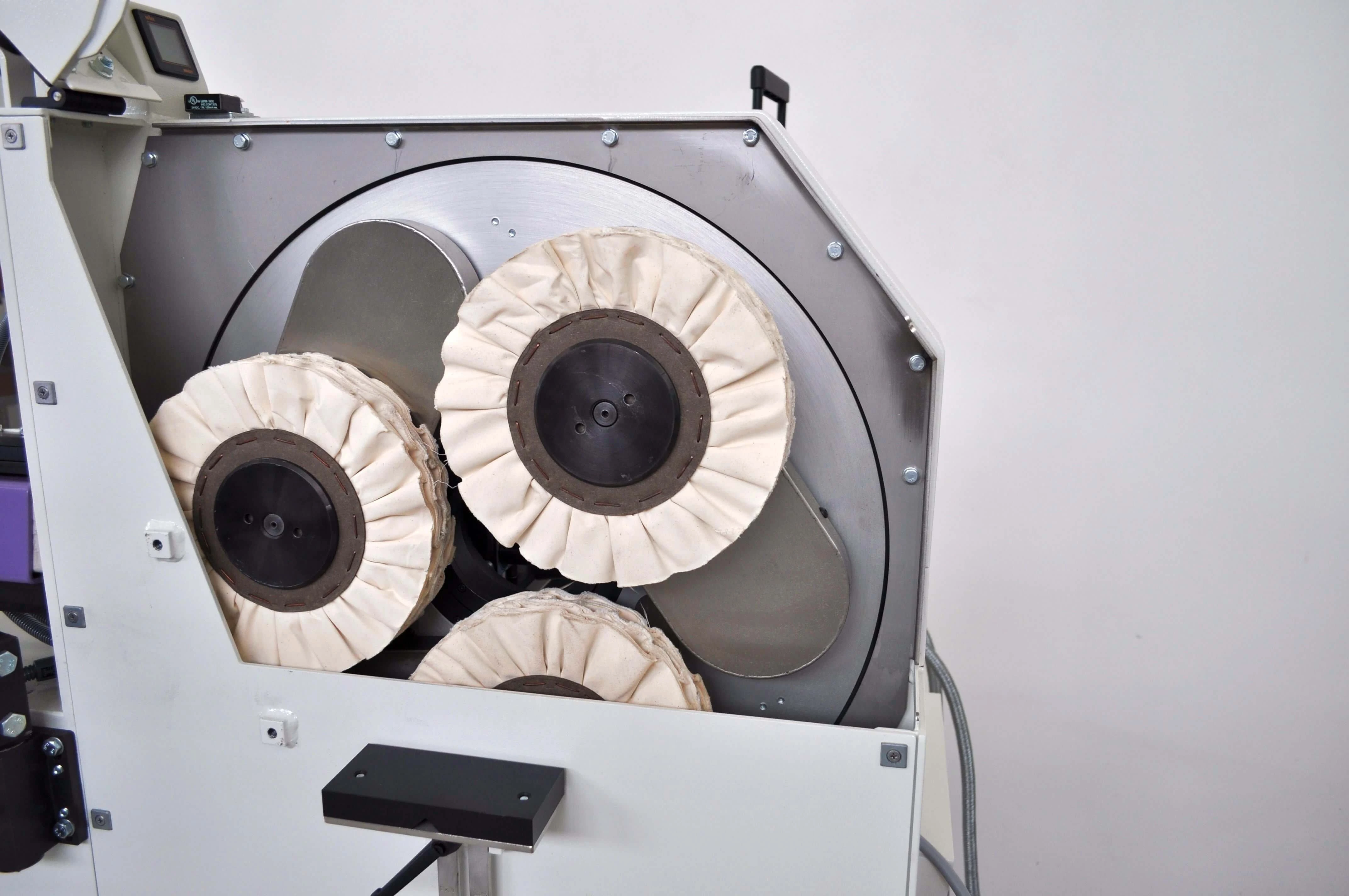 Hlavní kolo s leštícími kotouči