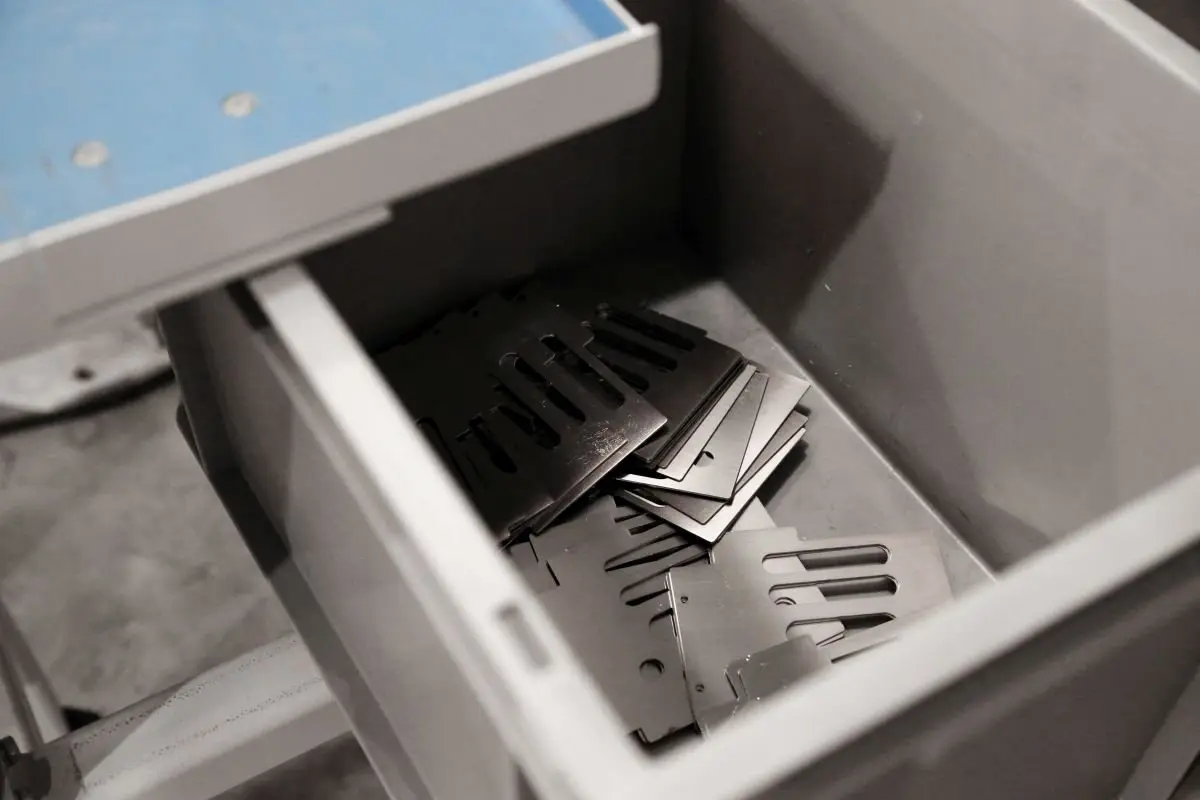 Širokopásová bruska NS DM se systémem vracení dílů