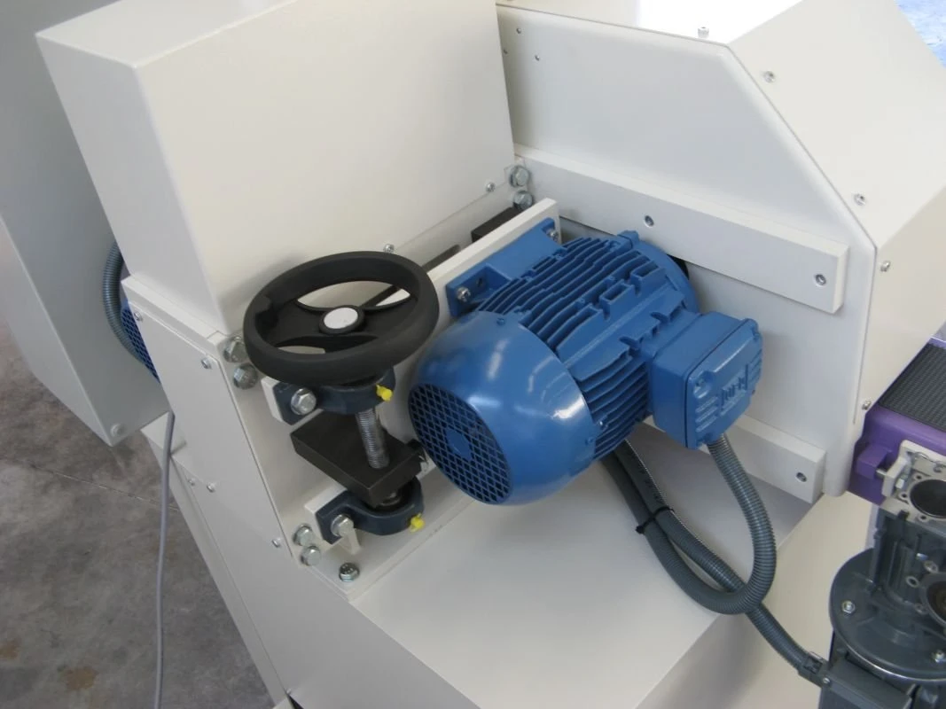 NS FC120 ZK - pásová bruska - nastavení výšky kartáče