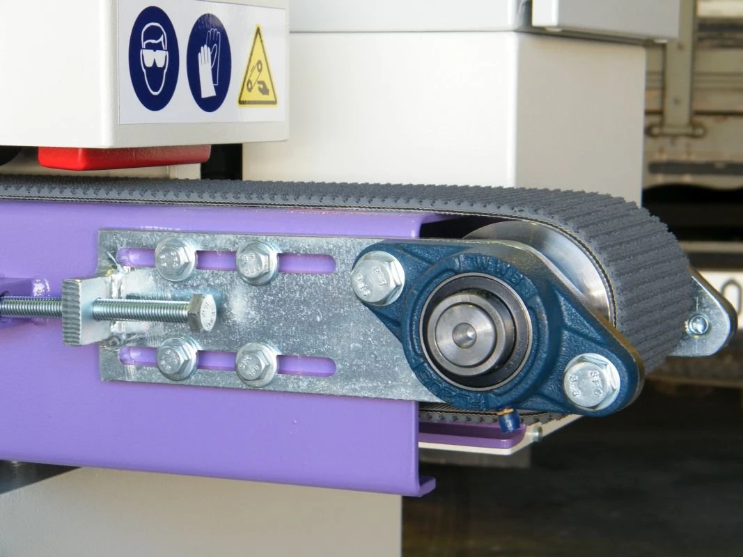 NS FC120 ZK - pásová bruska - napínání podávacího pásu