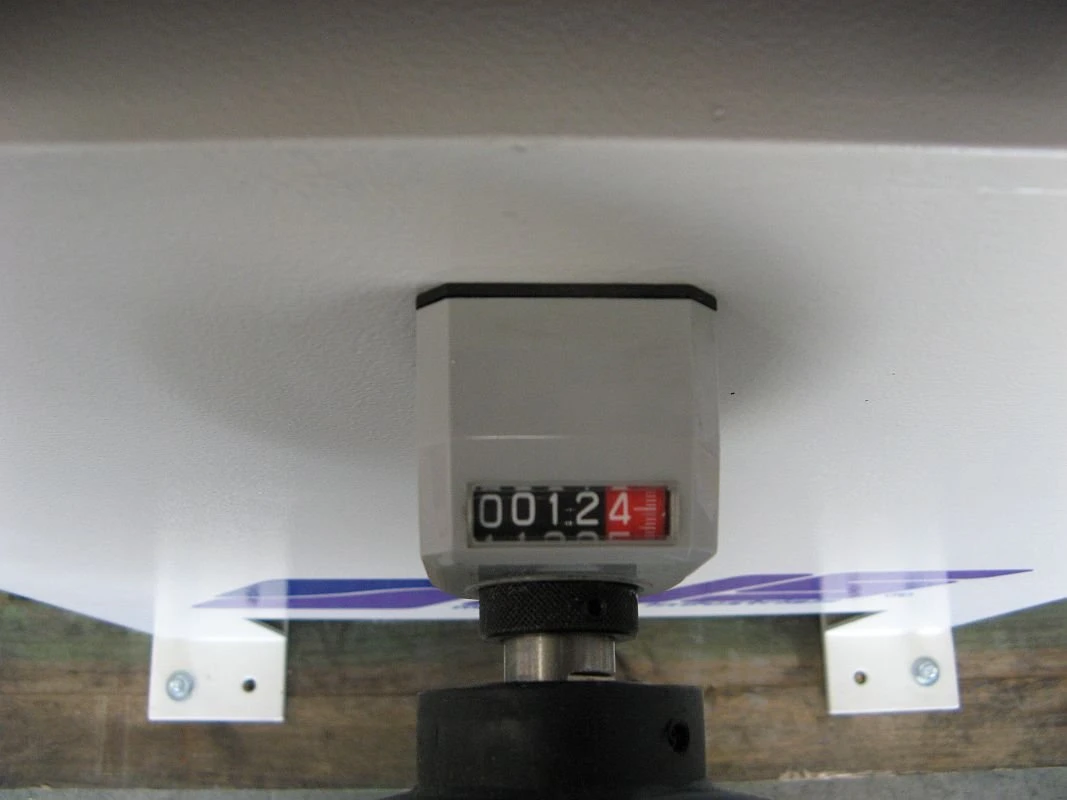 NS FC120 ZK - pásová bruska - nastavení výšky broušení