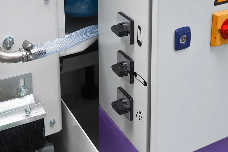 NS FCW120 Z - pásová bruska - ovládací panel