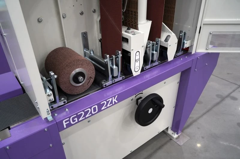 NS FG220 2ZK - pásová bruska - konfigurace 2 brusné pásy + válcový kartáč