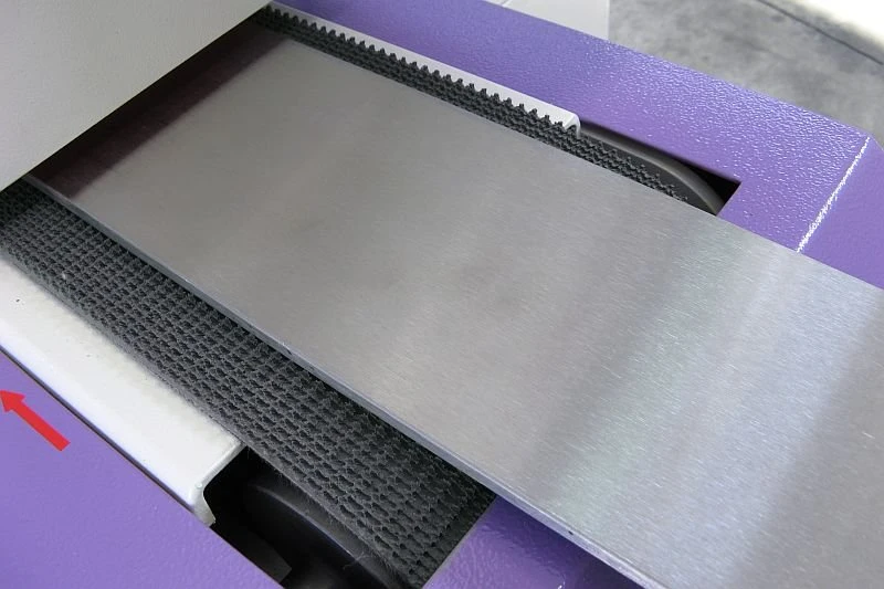 NS FG220 2ZK - pásová bruska - dvourychlostní podávací pás