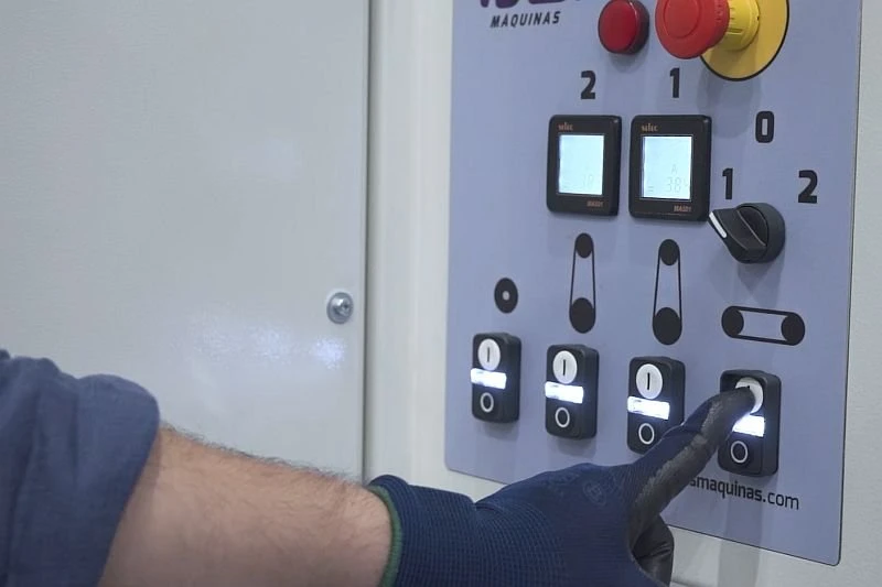 NS FG220 2ZK - pásová bruska - ovládací panel