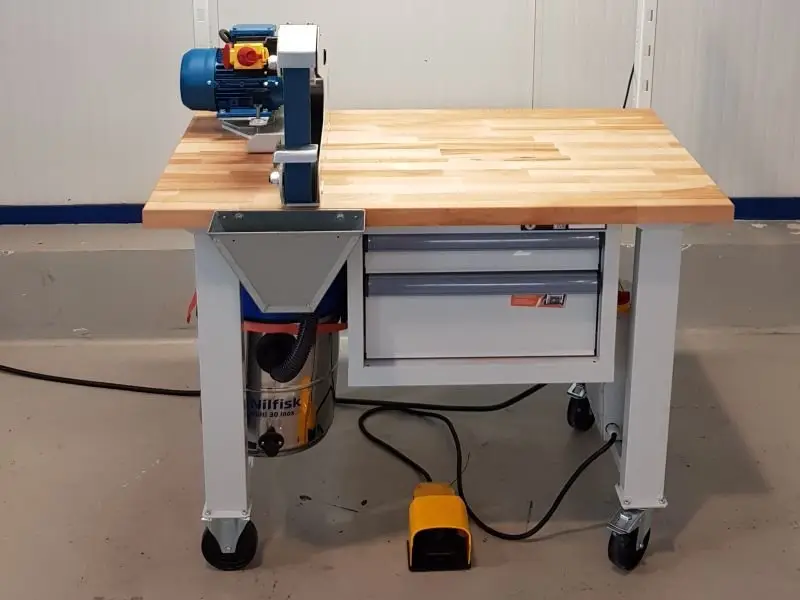 Pásová bruska NS LB50 s pojízdným stolem, vysavačem a přídavným osvětlením