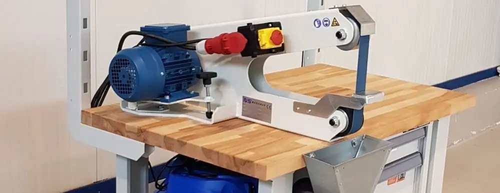 Mobilní pracoviště s bruskou s pásovou bruskou NS LB50