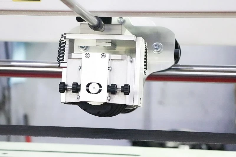 Pásová bruska NS LMD2500 - jednotka s upnutým kontaktním válcem