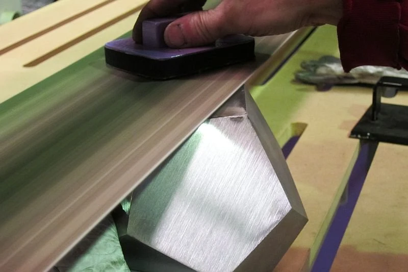 Pásová bruska NS LMD2500 - broušení s ruční přítlačnou deskou