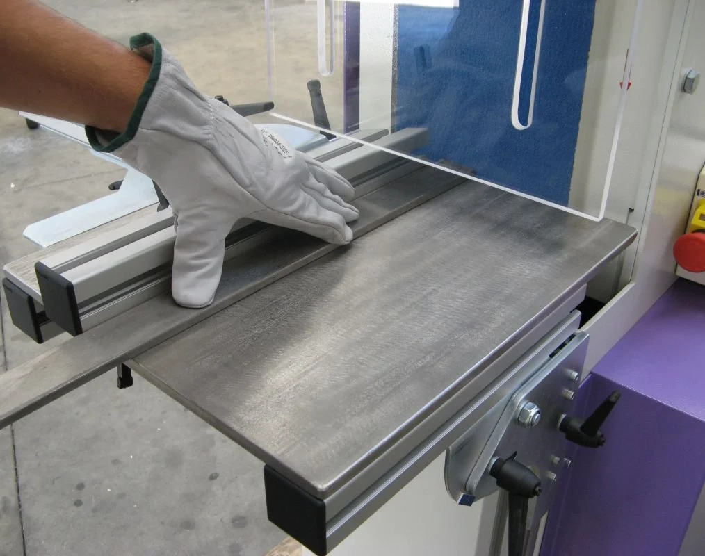 NS LV200 - Vertikální pásová bruska - broušení kolmo