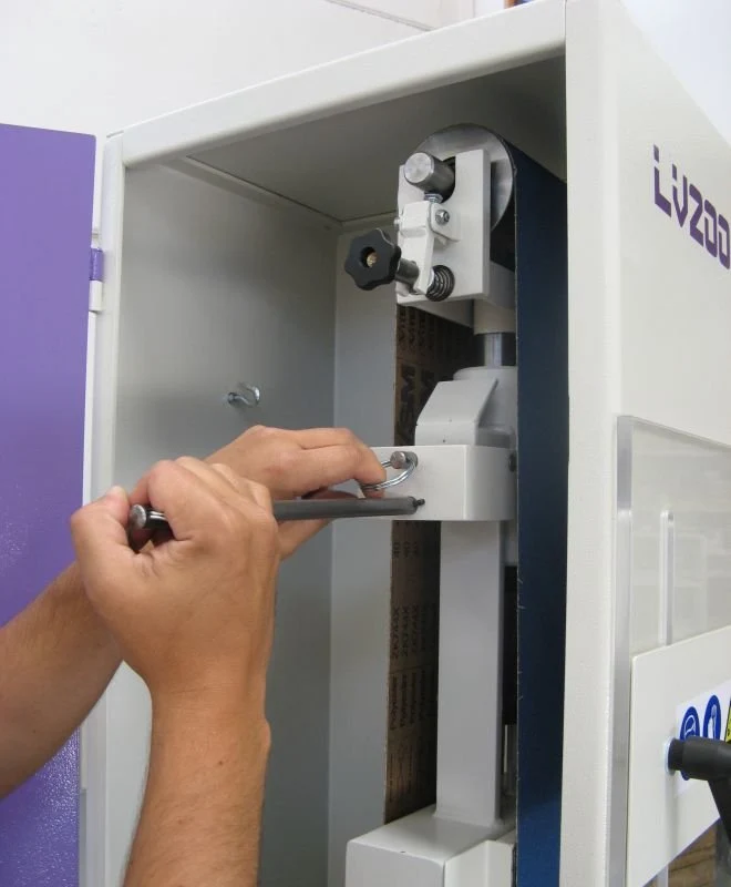 NS LV200 - Vertikální pásová bruska - výměna a napnutí pásu