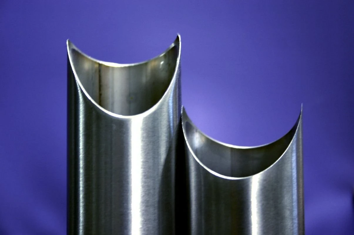 Průniky trubek vybroušené na brusce NS MBL120