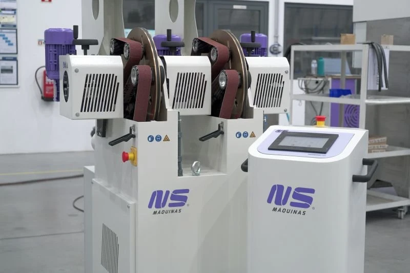 NS ML100 2Z - Pásová bruska na trubky - uspořádání stroje