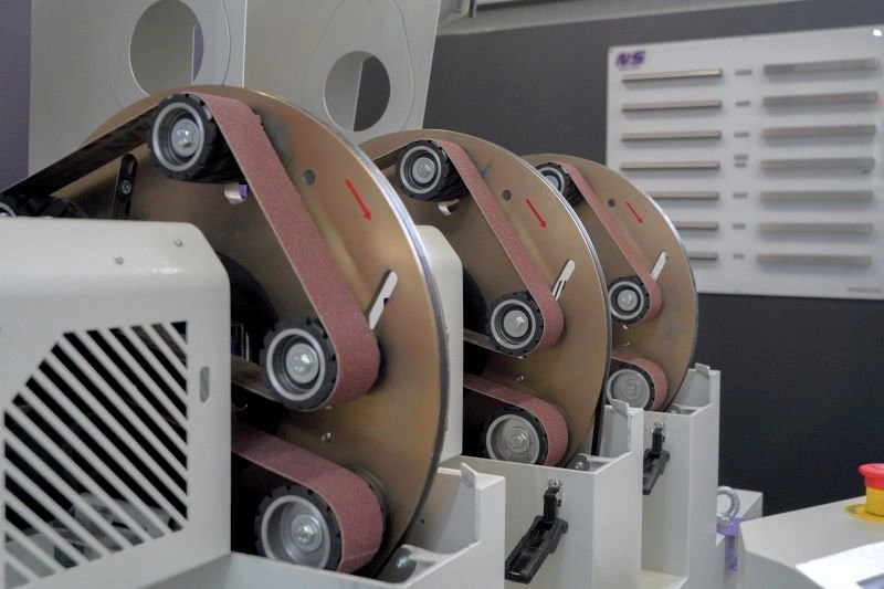 NS ML100 3Z - Tříhlavá pásová bruska na trubky - planetární kola osazená brusnými pásy