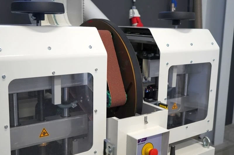 NS ML200 - Pásová bruska na trubky - planetární kolo a automatický posuvný systém