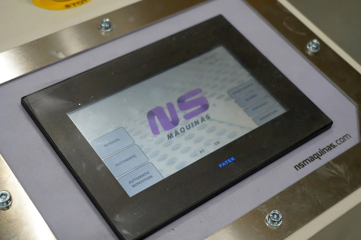 NS ML350 - Pásová bruska na trubky - ovládací panel stroje