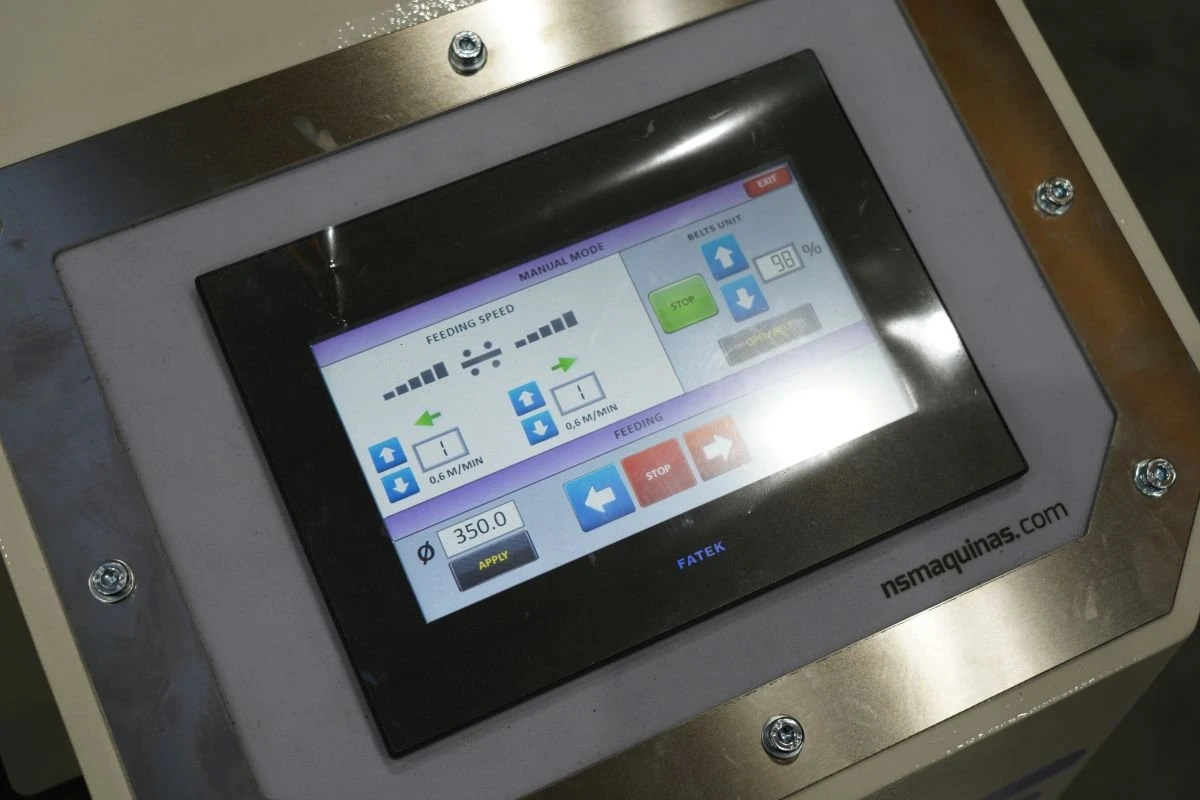 NS ML350 - Pásová bruska na trubky - ovládací panel stroje