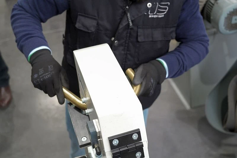 NS ML50 - Pásová bruska na trubky - broušení ohýbaných trubek