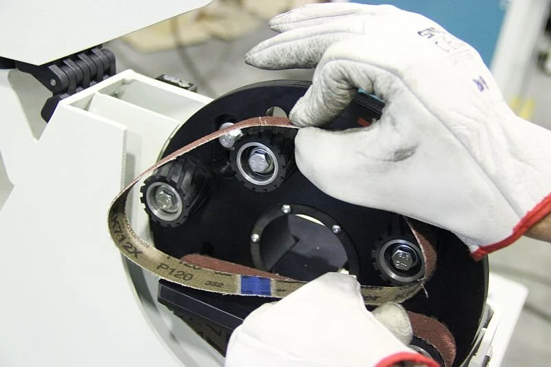 NS ML50 - Pásová bruska na trubky - výměna brusných pásů