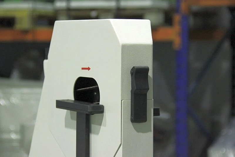 NS ML50 - Pásová bruska na trubky - boční opěrky pro trubky během ručního broušení