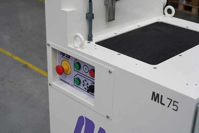 NS ML75 - Pásová bruska na rovné a ohýbané trubky - ovládací panel