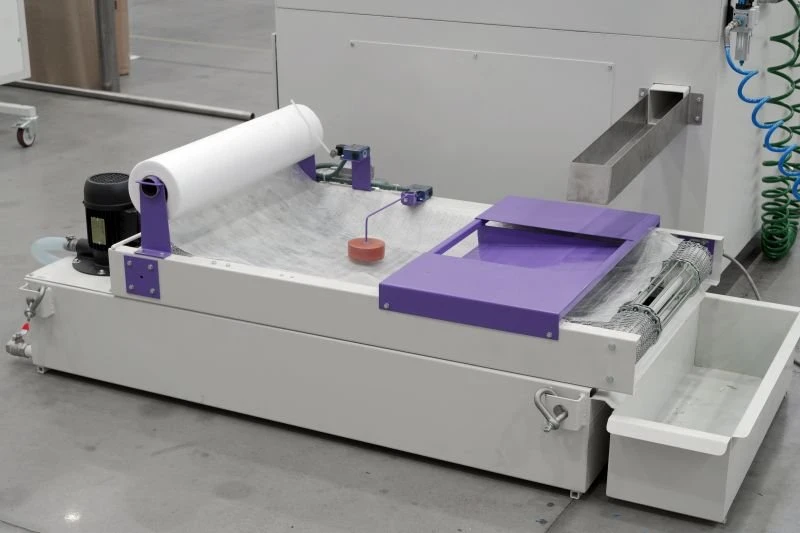 Dvouhlavá pásová bruska na trubky NS MLW100 2Z - okruh s chladící kapalinou - filtrace