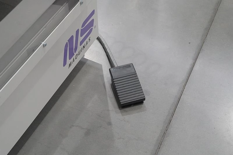 NS MLW100 - Pásová bruska na trubky - pedál pro rozevření pásů