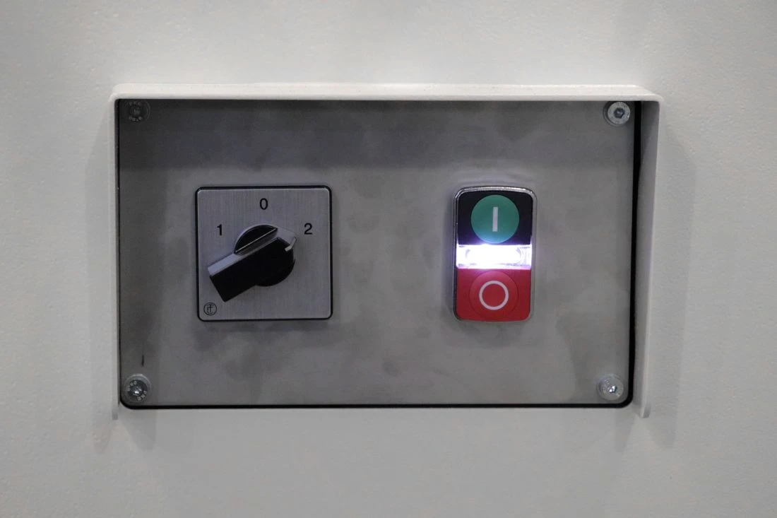 NS OD120 - Kartáčovačka pro odjehlování trubek - řídící panel