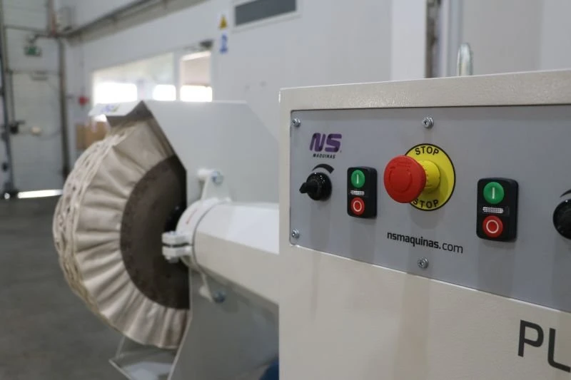 NS PL80 ZP - Stojanová kotoučová leštička a pásová bruska - ovládací panel stroje