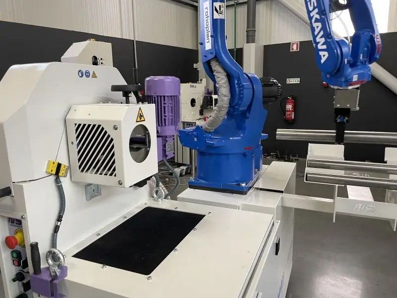 Robotické broušení trubek