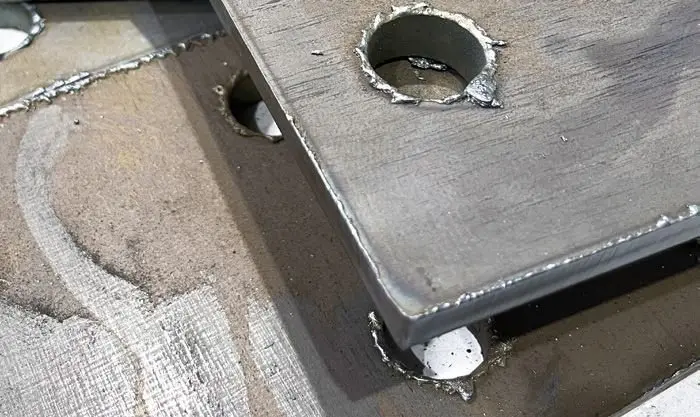 Obrobek před odstraněním strusky