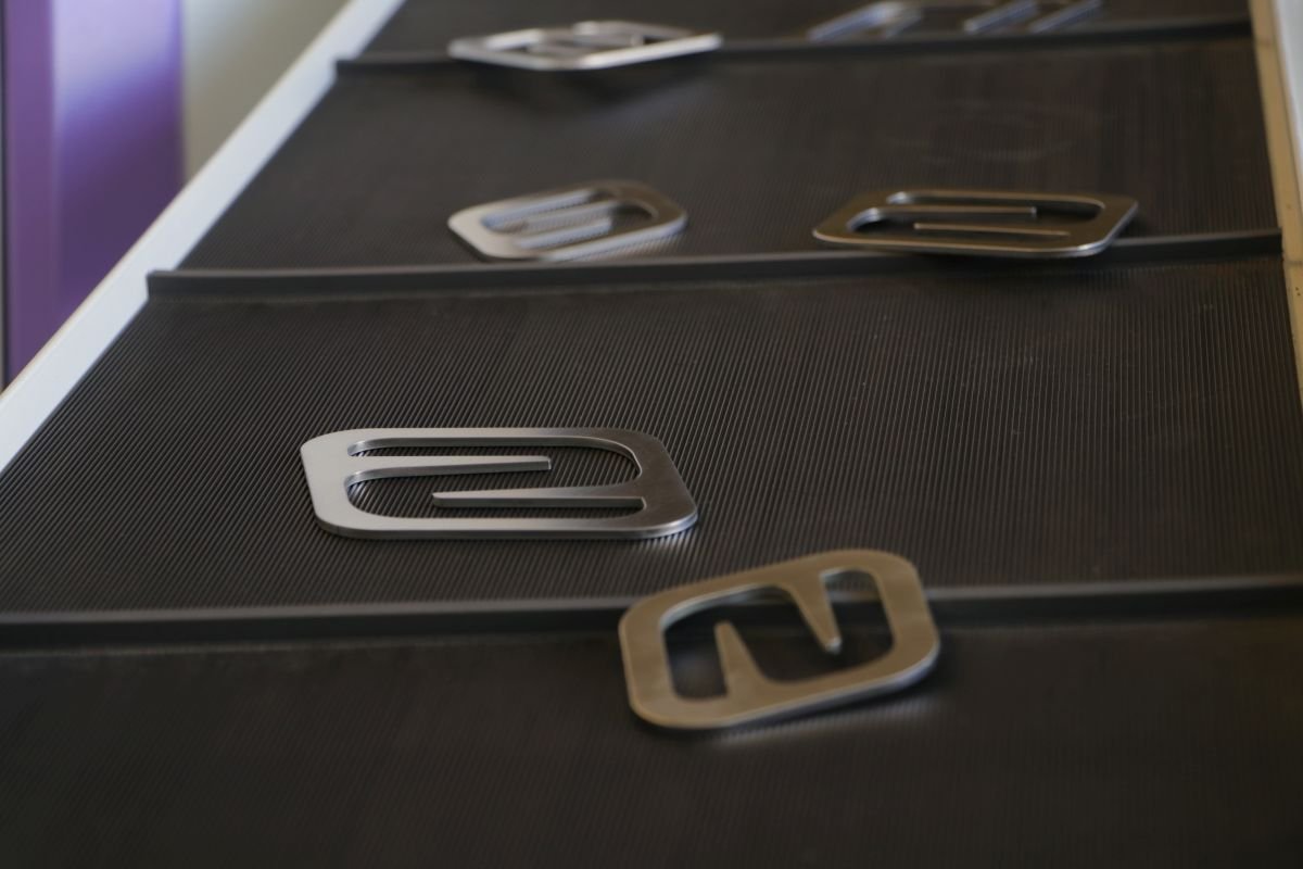 Širokopásová bruska NS DM se systémem vracení dílů