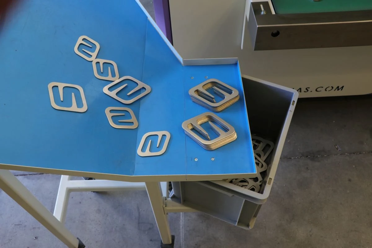 Širokopásová bruska NS DM se systémem vracení dílů