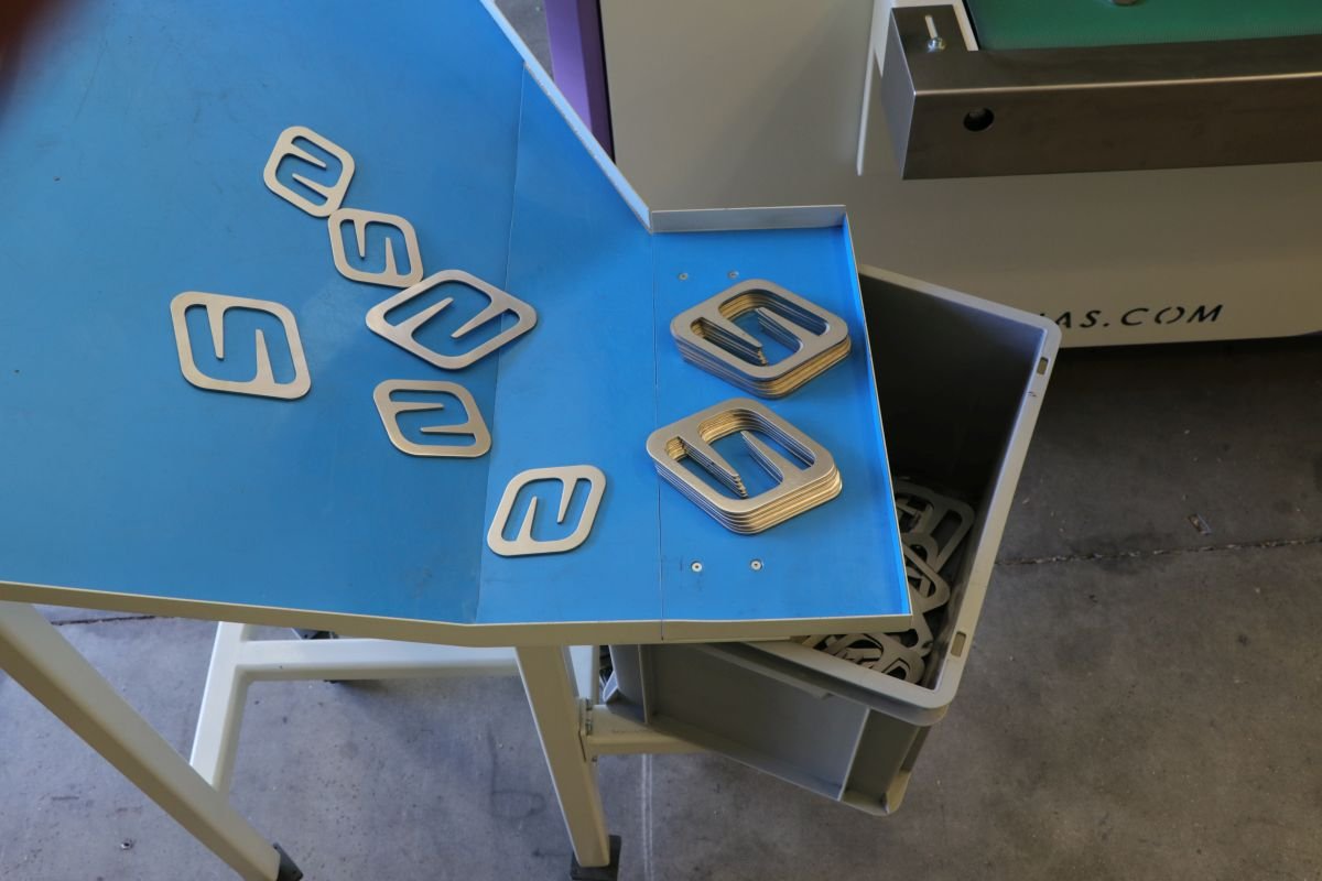 Širokopásová bruska NS DM se systémem vracení dílů